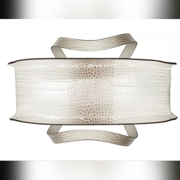 Calvin Klein - Picture 5 of 9